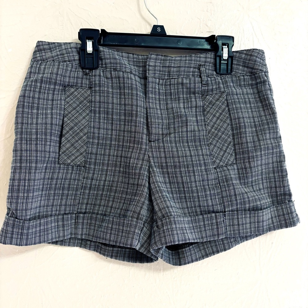 Daisy Fuentes Shorts Womens Size 4 Tan Chambray Cotton Flat Front 14 7/8”Waist